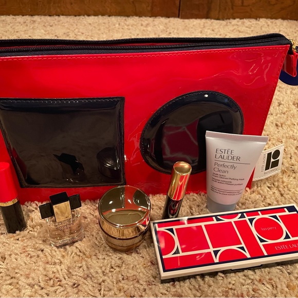 Estee Lauder Other - 🎄🎁 Estee Lauder Lisa Perry Make-up Kit 80’s Vibe